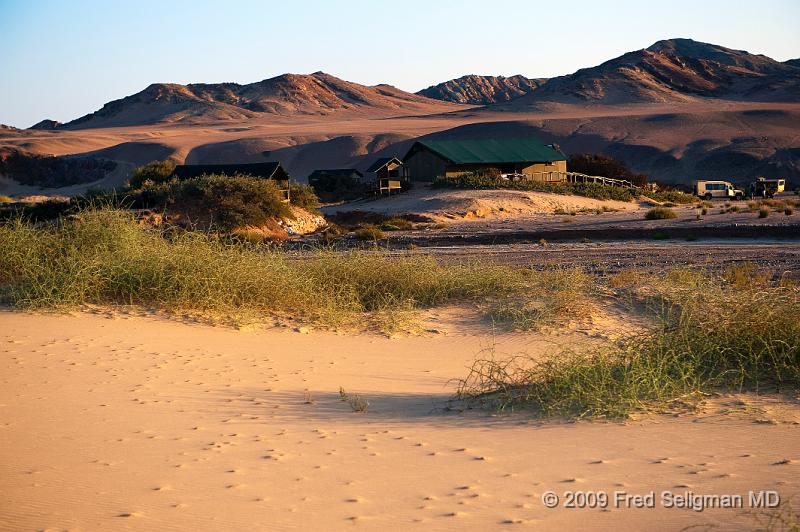 20090605_072222 D3 X1.jpg - Good view of the Skeleton Coast Camp